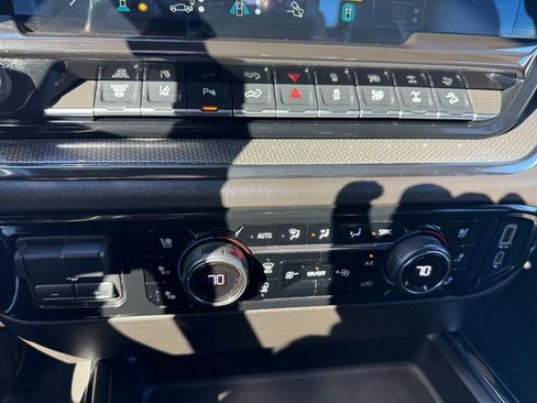 Used 2025 Chevrolet Silverado 2500 ZR2 image 17