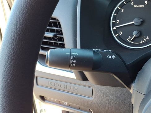 Used 2025 Nissan Rogue S image 16