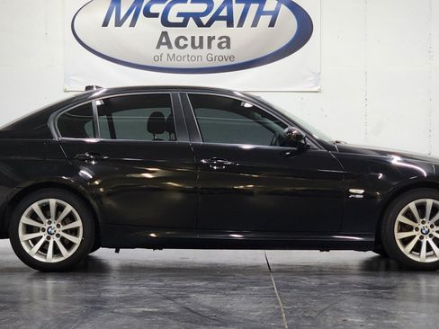 Used 2011 BMW 328i xDrive Sedan AWD/4WD image 3
