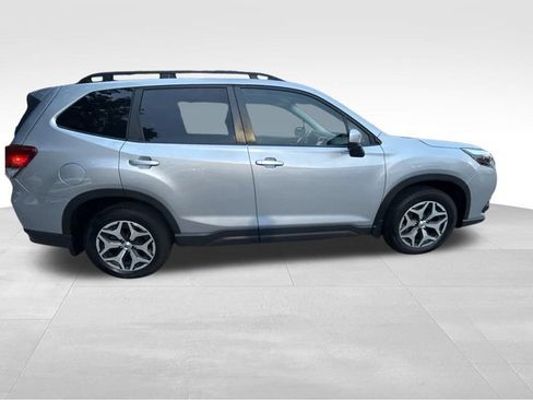 Used 2023 Subaru Forester Premium AWD/4WD image 8