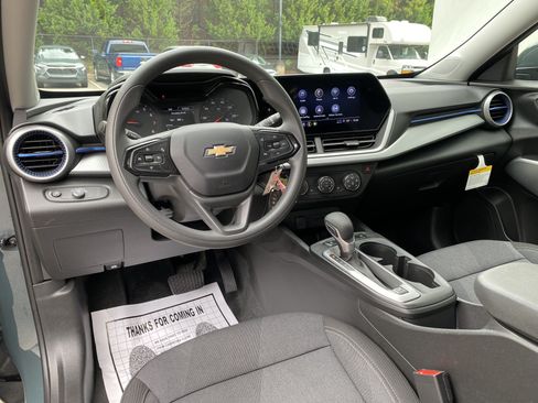 Used 2026 Chevrolet Trax LS w/ LS Convenience Package FWD image 31
