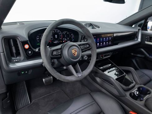 Certified 2026 Porsche Cayenne S AWD/4WD image 4