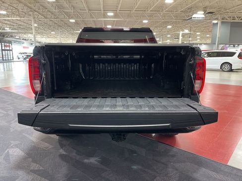 Used 2022 GMC Sierra 1500 Elevation w/ LPO, Elevation Black Package AWD/4WD image 18