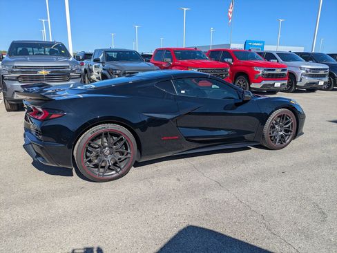 Used 2025 Chevrolet Corvette Z06 image 2