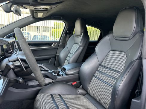 Certified 2024 Porsche Cayenne Coupe AWD/4WD image 5