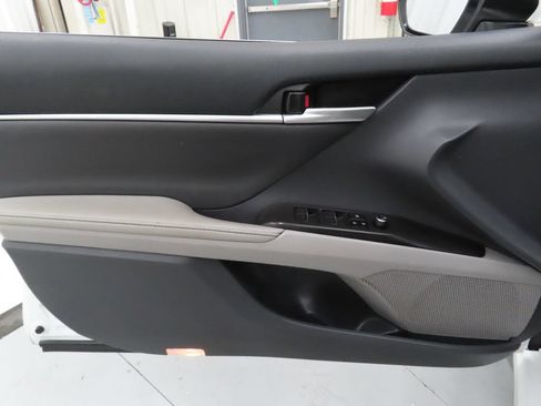Used 2024 Toyota Camry XSE FWD image 9