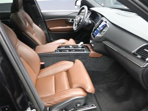 Certified 2023 Volvo XC90 T8 Ultimate w/ Protection Package Premier image 32