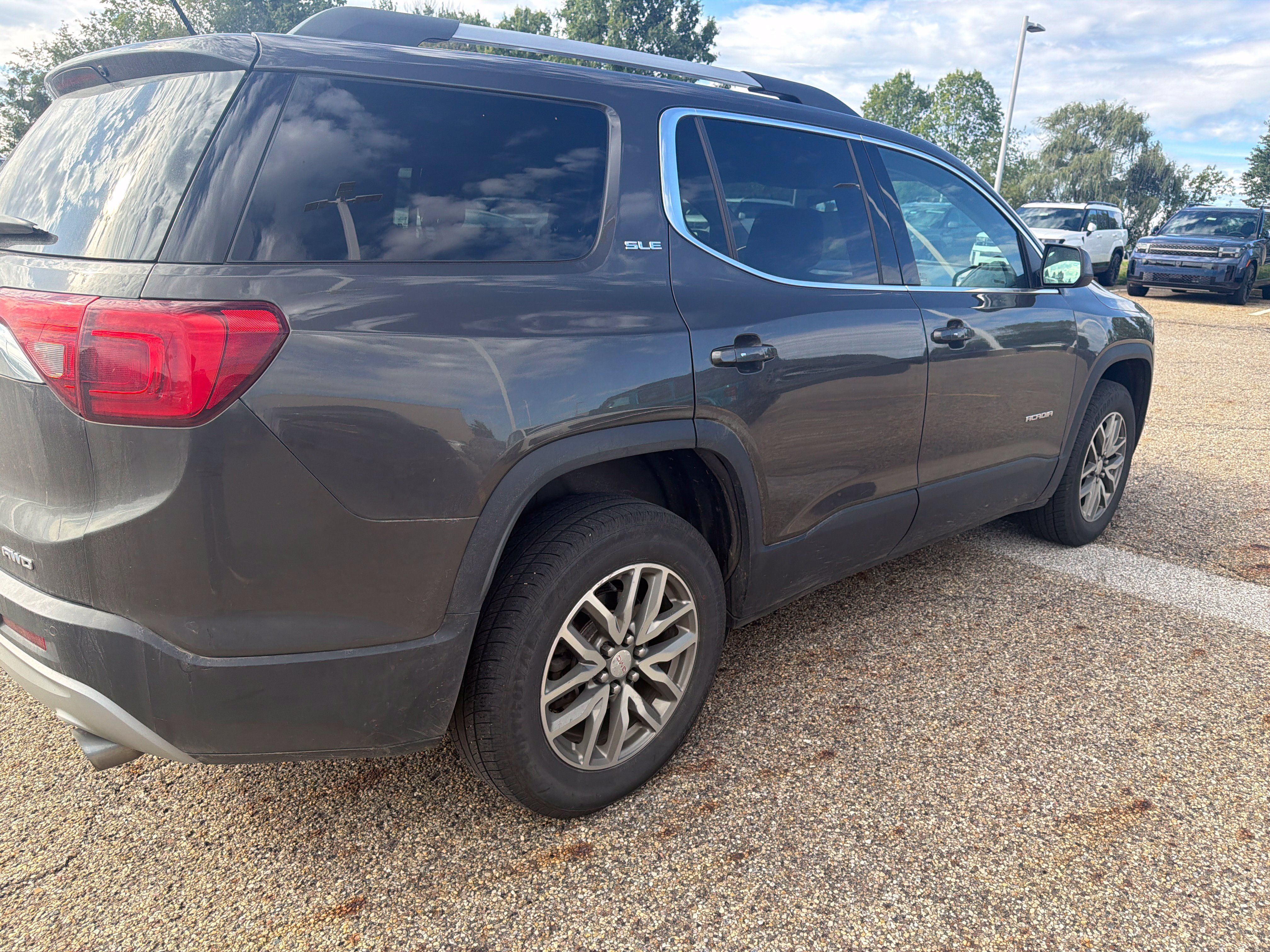 Used 2019 GMC Acadia SLE w/ Driver Alert Package I AWD/4WD image 5