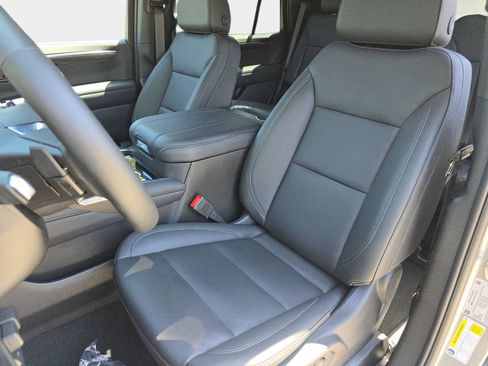 Used 2026 Chevrolet Tahoe Z71 w/ Comfort Package AWD/4WD image 19