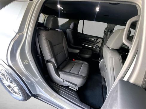 Used 2025 Chevrolet Traverse LT FWD image 29