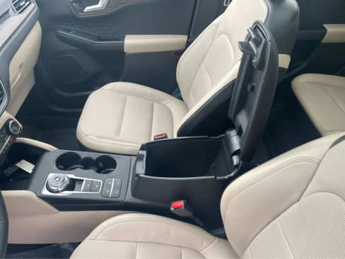 Used 2020 Ford Escape Titanium image 31