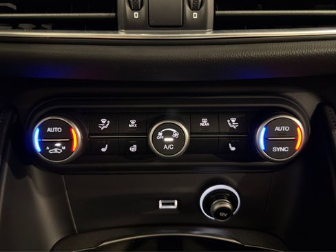 Used 2025 Alfa Romeo Stelvio Sprint w/ Veloce Package image 33