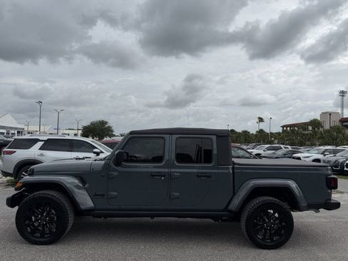 Used 2025 Jeep Gladiator Sport AWD/4WD image 8