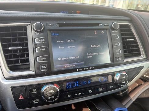 Used 2018 Toyota Highlander Limited image 20