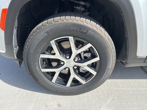 New 2025 Jeep Grand Cherokee L Limited image 14