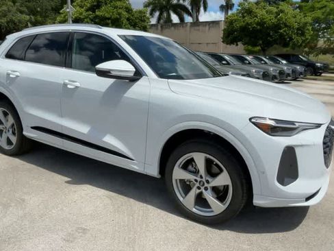 Certified 2025 Audi Q5 Premium Plus w/ Premium Plus AWD/4WD image 2