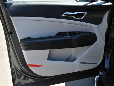Used 2023 Kia Sportage EX FWD image 14