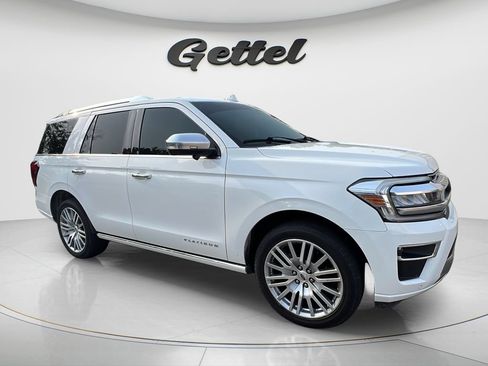 Used 2023 Ford Expedition Platinum RWD image 2