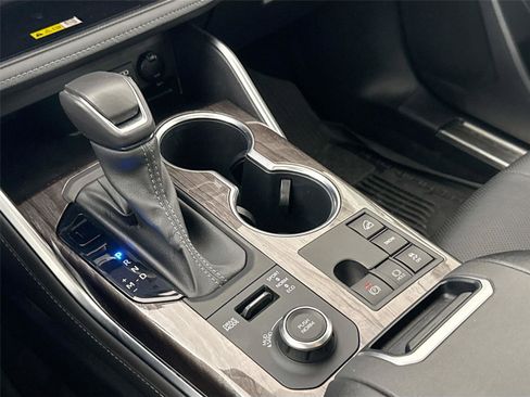 Used 2023 Toyota Highlander Limited image 28