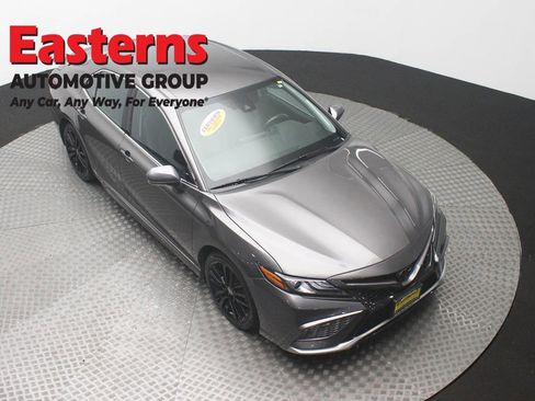 Used 2023 Toyota Camry XSE FWD image 3