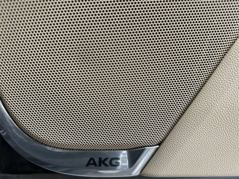 Used 2024 Cadillac Escalade Premium Luxury image 32