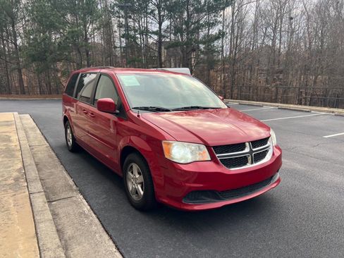 Used 2013 Dodge Grand Caravan SXT image 4