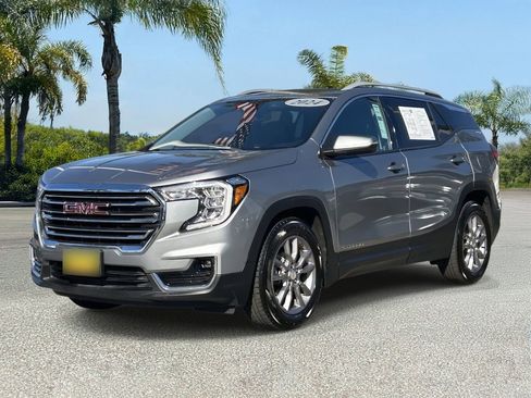 Used 2024 GMC Terrain SLT image 2