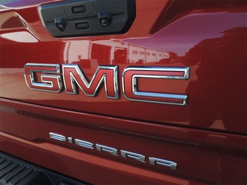 Certified 2025 GMC Sierra 1500 SLT image 14