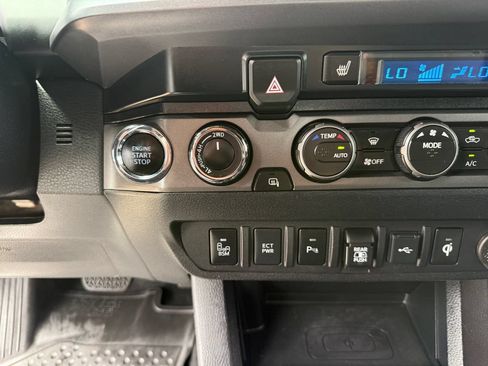Used 2020 Toyota Tacoma TRD Off-Road w/ Technology Package AWD/4WD image 38
