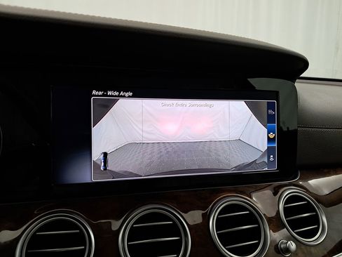 Used 2018 Mercedes-Benz E 300 4MATIC image 27