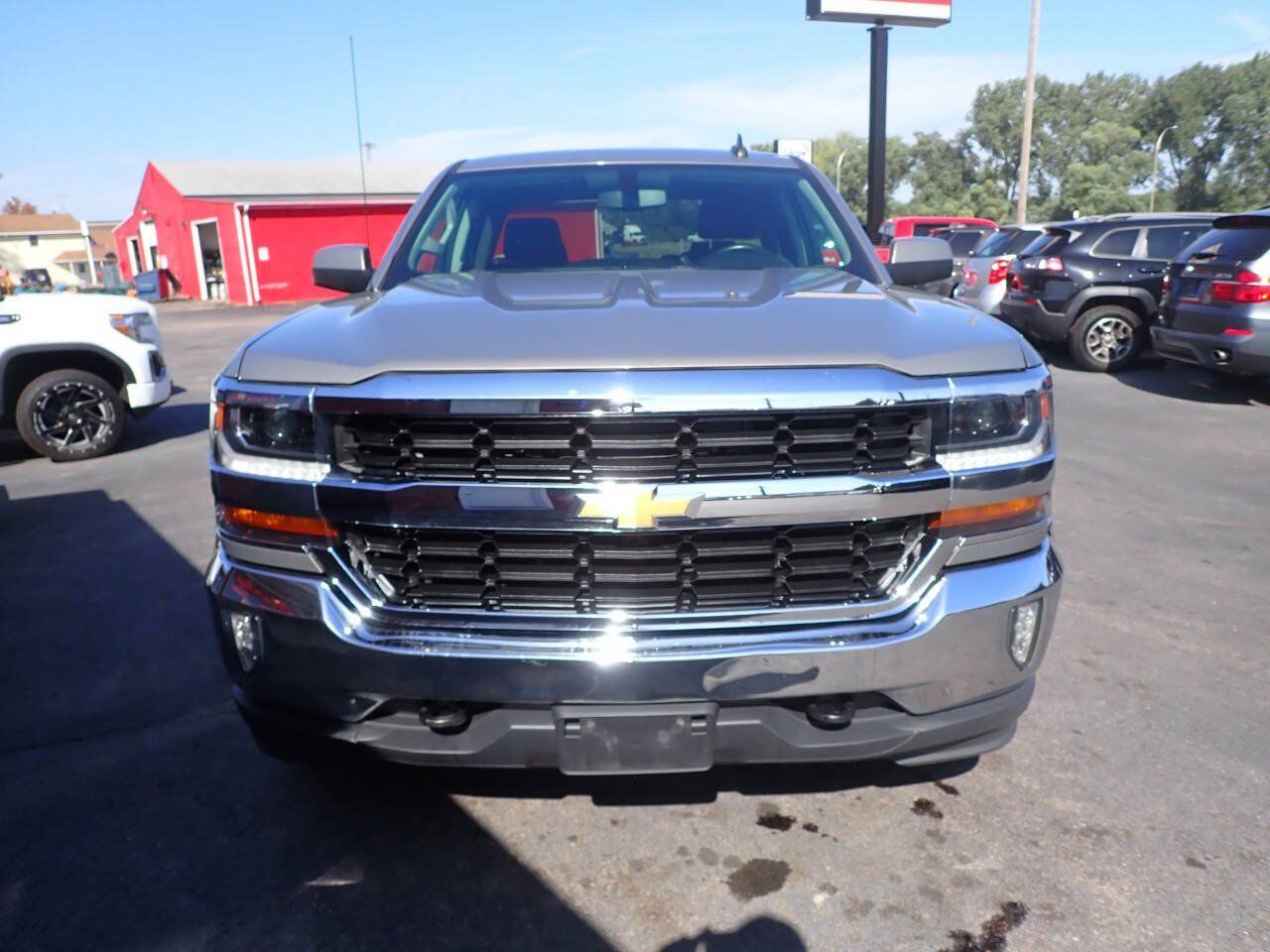 Used 2017 Chevrolet Silverado 1500 LT w/ All Star Edition AWD/4WD image 2
