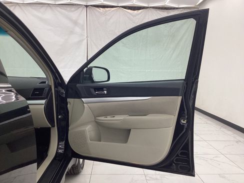 Used 2013 Subaru Outback 2.5i Premium w/ All-Weather Pkg image 19