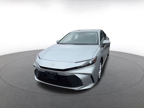 Used 2025 Toyota Camry LE FWD image 6