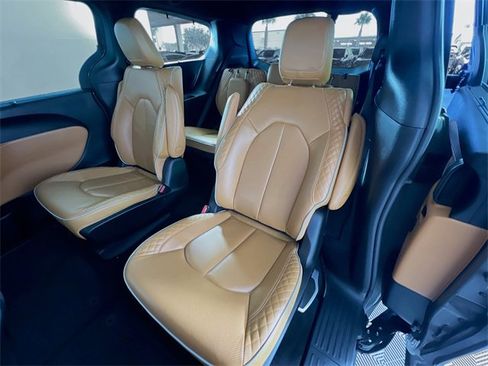 Used 2022 Chrysler Pacifica Pinnacle image 26