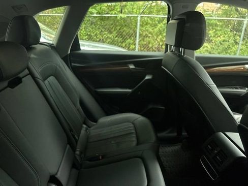 Used 2022 Audi Q5 2.0T Premium Plus w/ Premium Plus Package AWD/4WD image 9