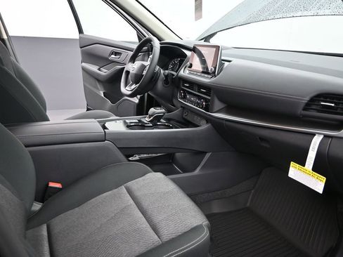 Certified 2026 Nissan Rogue SV FWD image 27