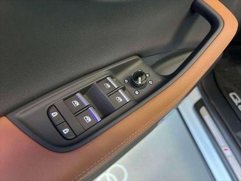 Used 2025 Audi Q8 Premium Plus image 16