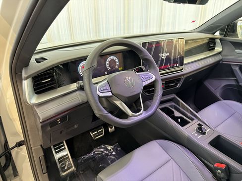 New 2026 Volkswagen Tiguan SE R-Line FWD image 4