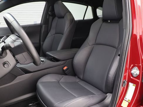 Used 2024 Toyota Venza Nightshade image 17