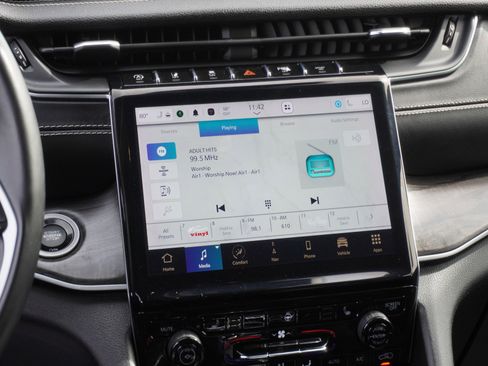 Used 2021 Jeep Grand Cherokee L Limited image 18