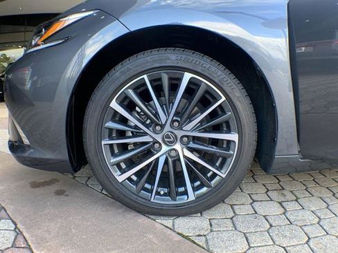 Certified 2025 Lexus ES 300h w/ Premium Package image 10