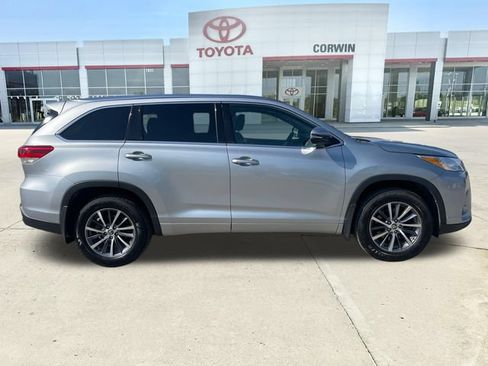 Used 2017 Toyota Highlander XLE AWD/4WD image 6