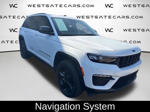 Used 2023 Jeep Grand Cherokee Limited w/ Black Appearance Package AWD/4WD image 4