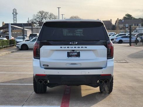 Used 2025 Chevrolet Suburban Z71 image 13