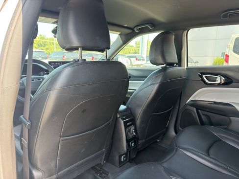 Used 2025 Jeep Compass Limited AWD/4WD image 13