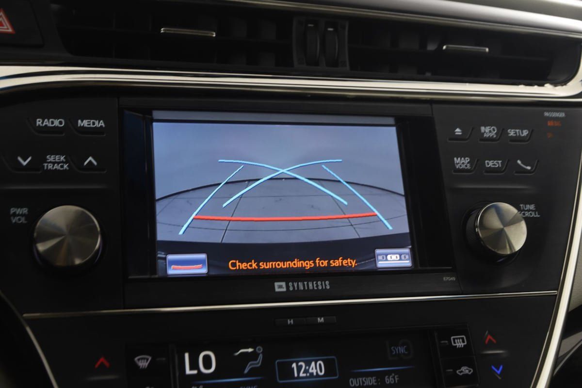 Used 2014 Toyota Avalon Limited w/ Technology Package FWD image 10