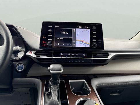 Used 2021 Toyota Sienna XLE w/ XLE Plus Package image 21