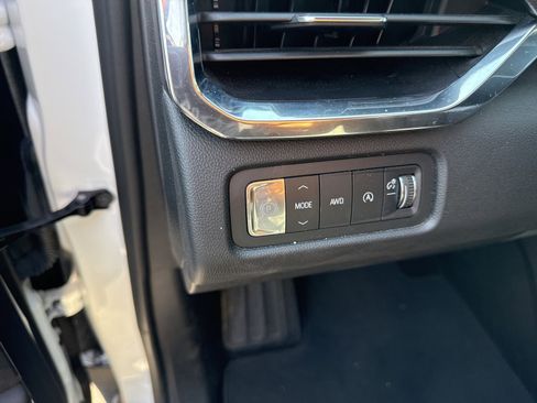 Used 2024 GMC Acadia Elevation image 7