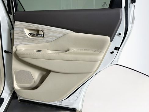 Used 2018 Nissan Murano SV image 29