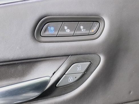 Used 2023 Cadillac Escalade ESV V image 11